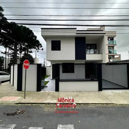 Sobrado à venda em São José dos Pinhais/PR