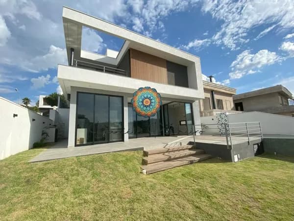 Casa de Alto Padrão com Vista Permanente para a Serra do JapI - Alphaville Jundiaí