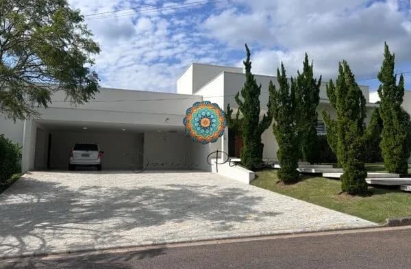 Casa à Venda no Condomínio Jardim Primavera - Louveira SP