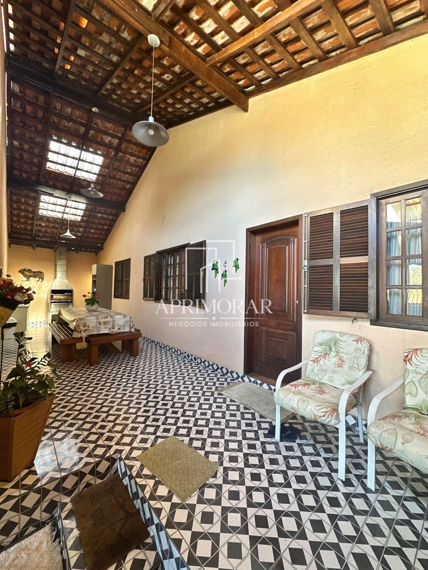 Casa Térrea MOBILIADA c/ 150M2 + BARRACÃO 160M2