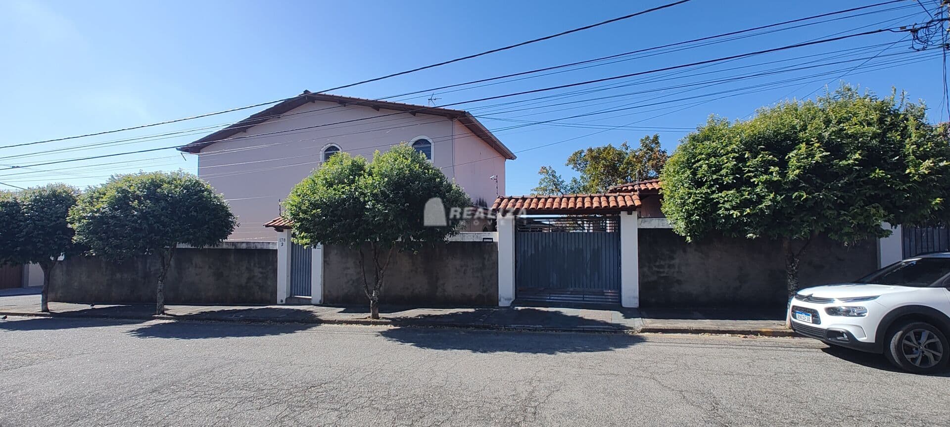 Sobrado 300 M², 03 dormitorios, 01 suite , Otima Localização !