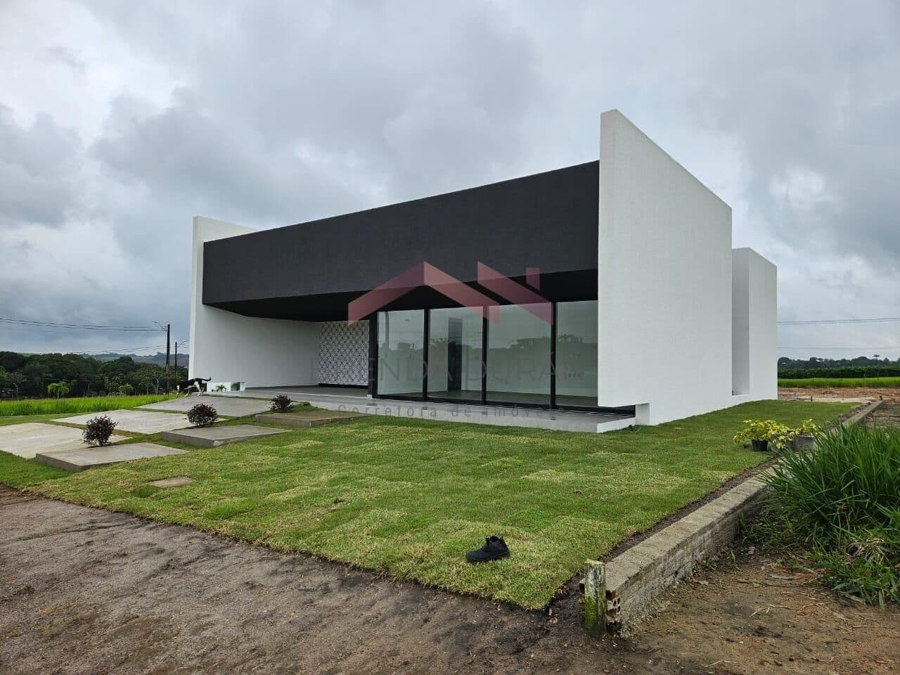 Sua Casa Nova Espera por Você: Modernidade e Praticidade em Aldeia!