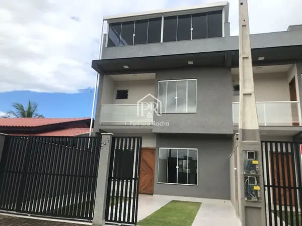 Sobrado Geminado com piscina