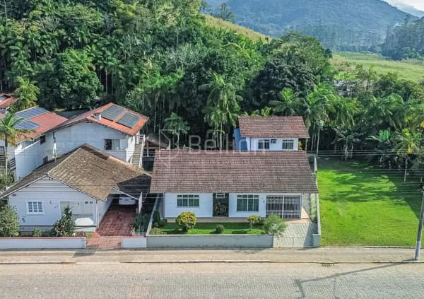 Casa à Venda no Centro de Rio dos Cedros!