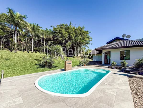 Casa com 2 lagoas, água corrente e piscina, um verdadeiro paraíso!