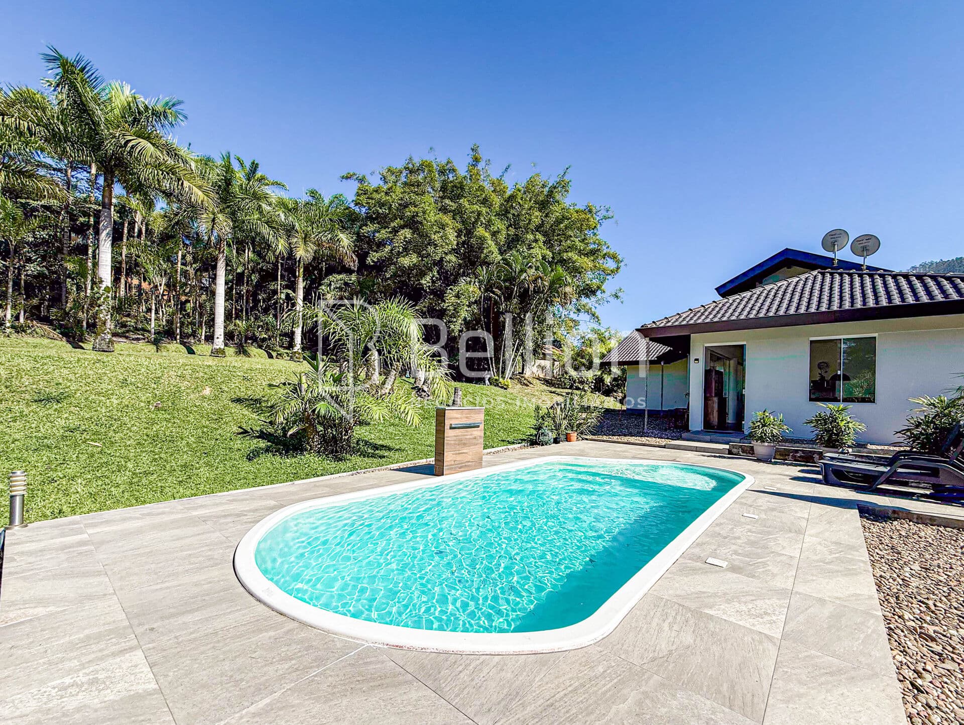 Casa com 2 lagoas, água corrente e piscina, um verdadeiro paraíso!