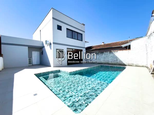 Sobrado Semi Mobiliado com Piscina e 200m² privativos em Indaial!