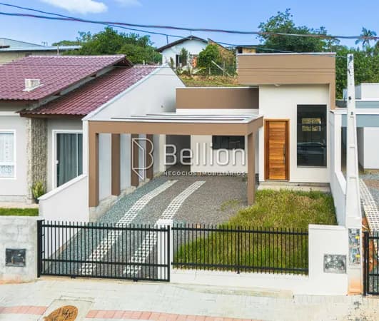 Casa nova moderna com suíte e pé direito alto no Bairro Mulde em Indaial!