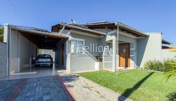 Casa com mobília, 2 quartos e com garagem no Warnow em Indaial!