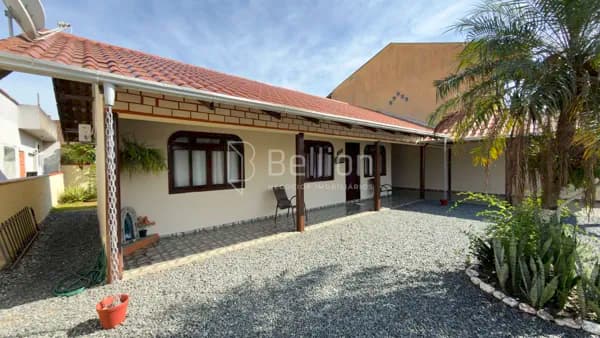 Casa com 4 Quartos e Terreno de 360m² no bairro do Sol em Indaial com fácil acesso para Blumenau!