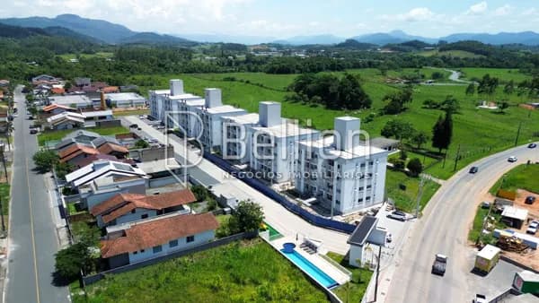 Apartamento com piscina, dois quartos, semi mobiliado em Indaial — moderno e pronto para morar!