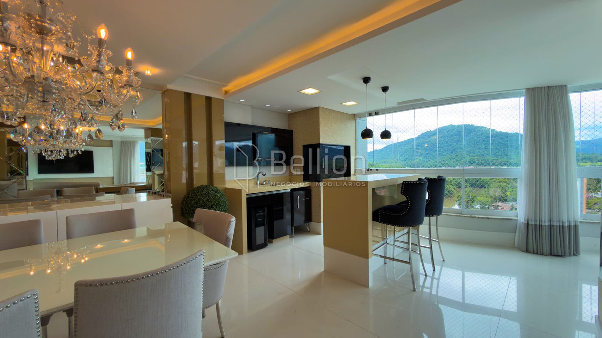 Apartamento mobiliado com 3 suítes no Centro de Timbó