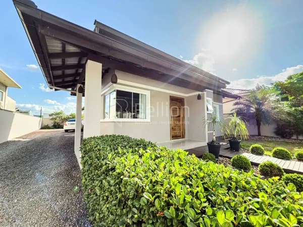 Casa com suíte no centro de Rodeio