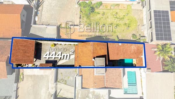 Sobrado com 3 quartos, 444m² de terreno e piscina na Estrada das Areias em Indaial