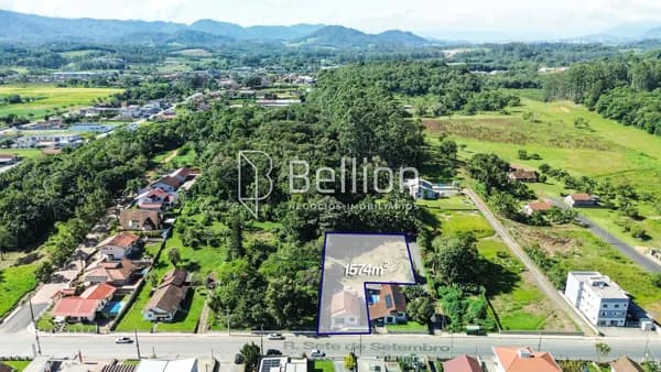 Casa com amplo terreno no bairro Divinéia, em Rio dos Cedros
