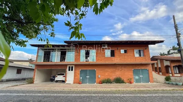 Casa com 400m² no bairro Quintino em Timbó