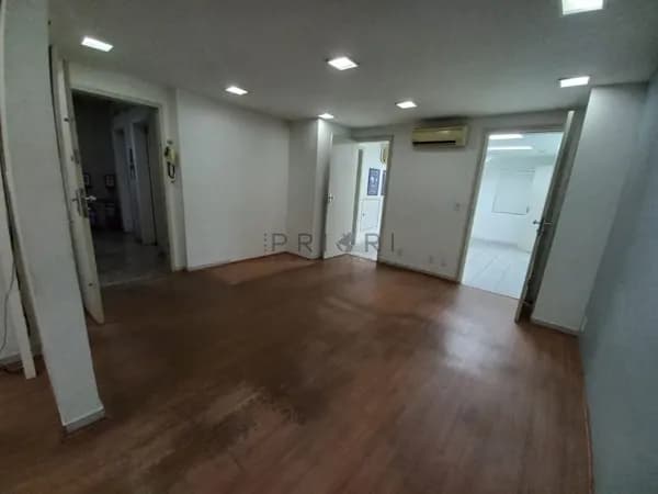 Conjunto de 4 salas no Centro