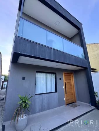 Casa duplex com 03 quartos no Jardim Atlântico Central - Itaipuaçu