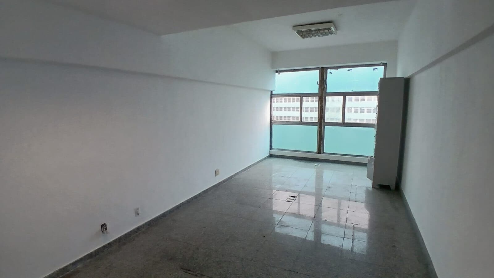 Alugo sala comercial no Edifício Central - Centro - Rio de janeiro