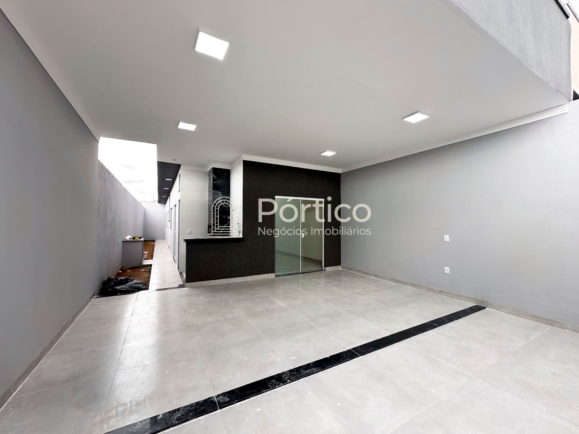 Casa no Bairro Jardim Vitória – Pé Direito Duplo e Área Gourmet Integrada