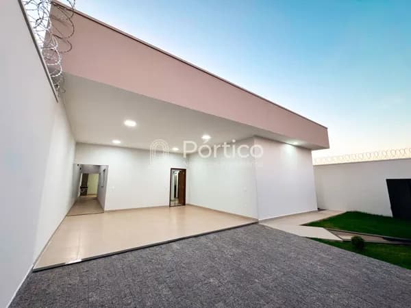 Casa no Bairro Belvedere – Terreno Inteiro e Ambientes Amplos