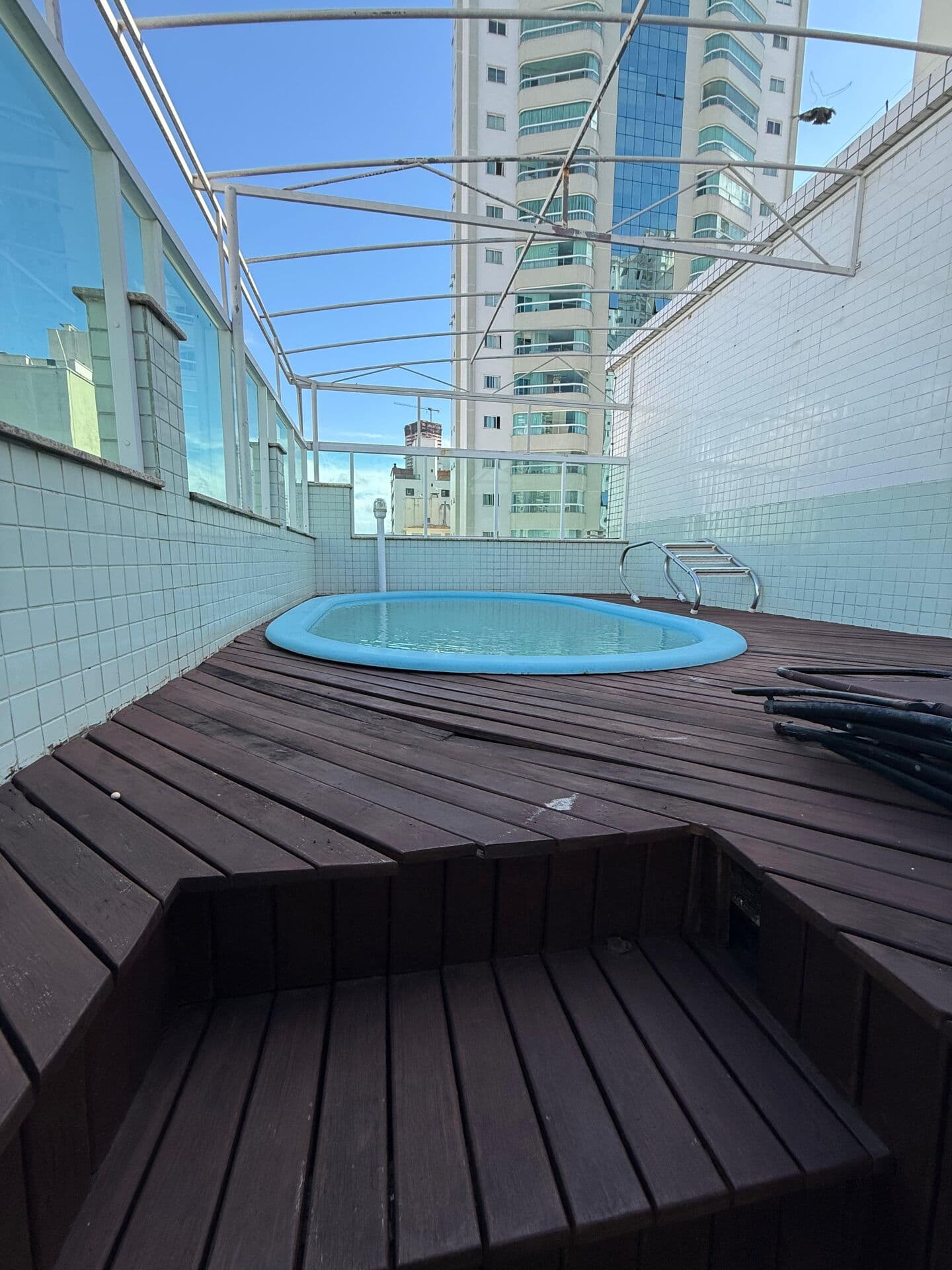 Cobertura Alto Padrão – Residencial Cannes | 3 Suítes | Piscina | Próx. ao Mar