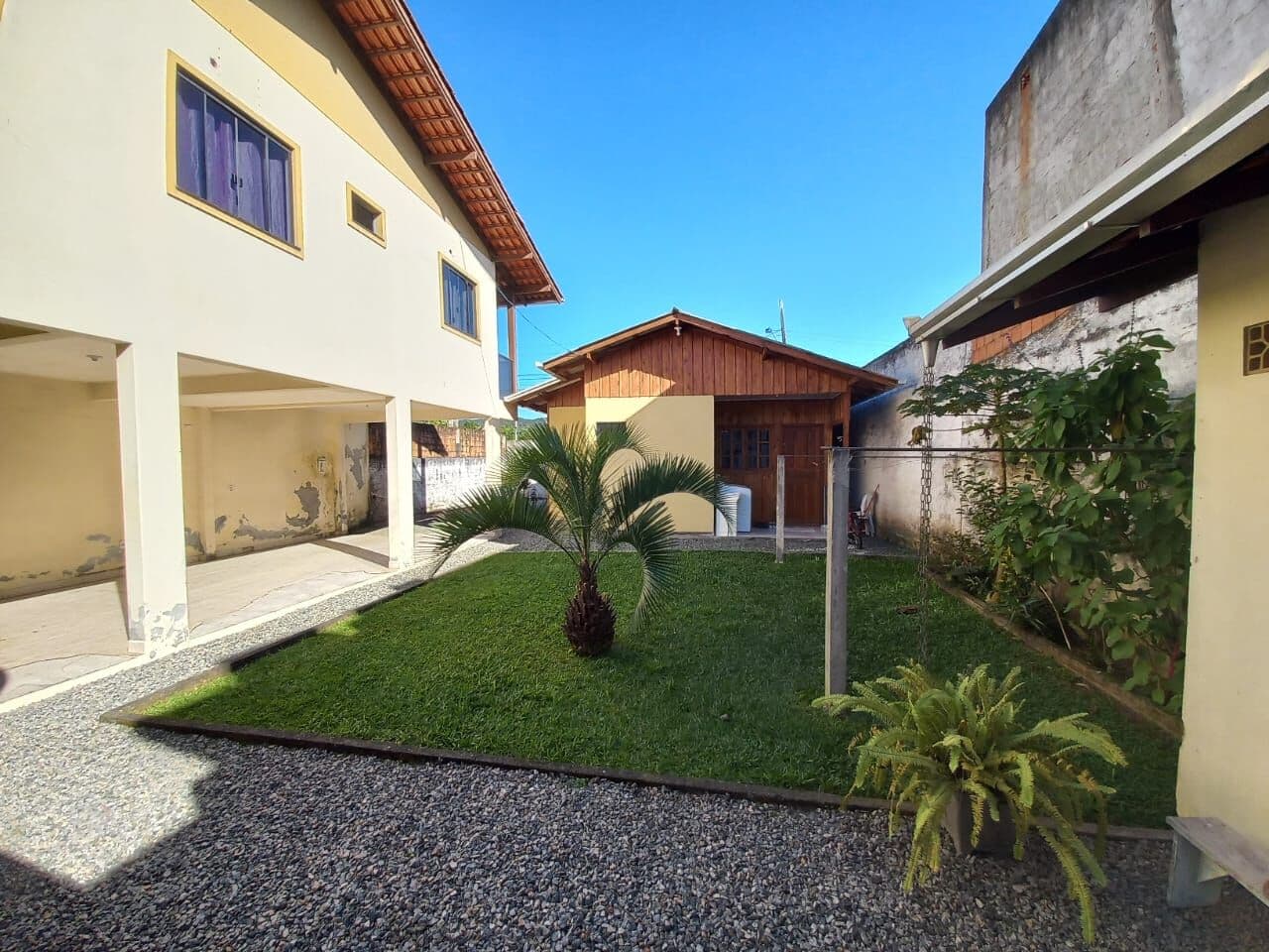 Excelente terreno com casa de madeira no Bairro Dom Bosco!