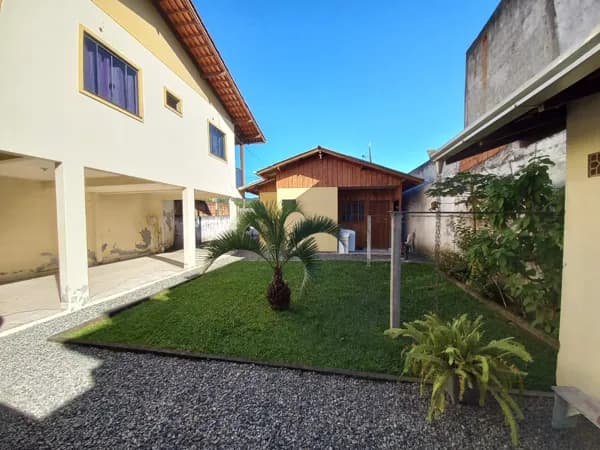 Excelente terreno com casa de madeira no Bairro Dom Bosco!