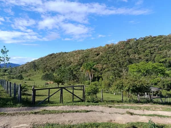 Terreno rural com 864 m²