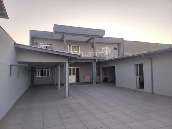 Terreno com duas Casas com 6 dormitórios