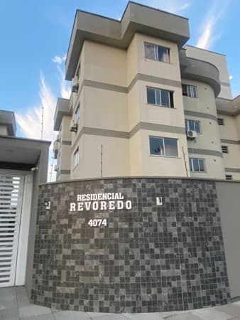 Apartamento à venda no bairro Revoredo em Tubarão/SC