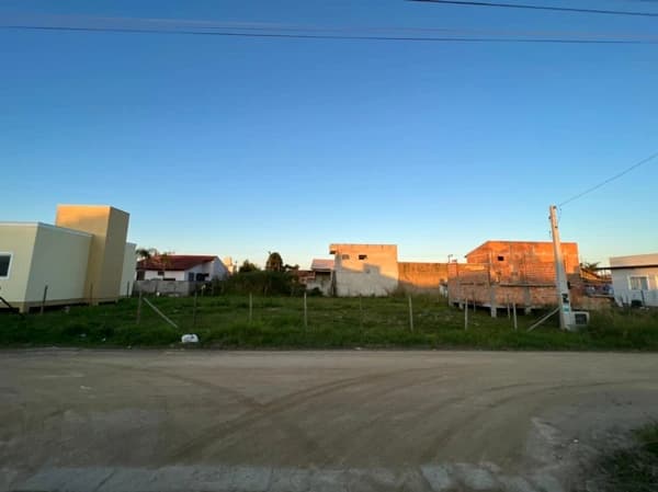 Terreno à venda no bairro Praia Redonda em Tubarão/SC
