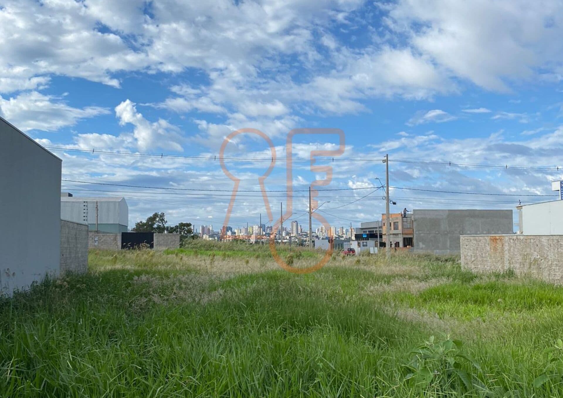 Terreno com 375m² a venda no bairro Canadá , Cascavel PR