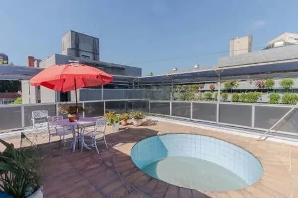 Cobertura Espaçosa com 3 Dormitórios, Piscina e 2 Vagas
