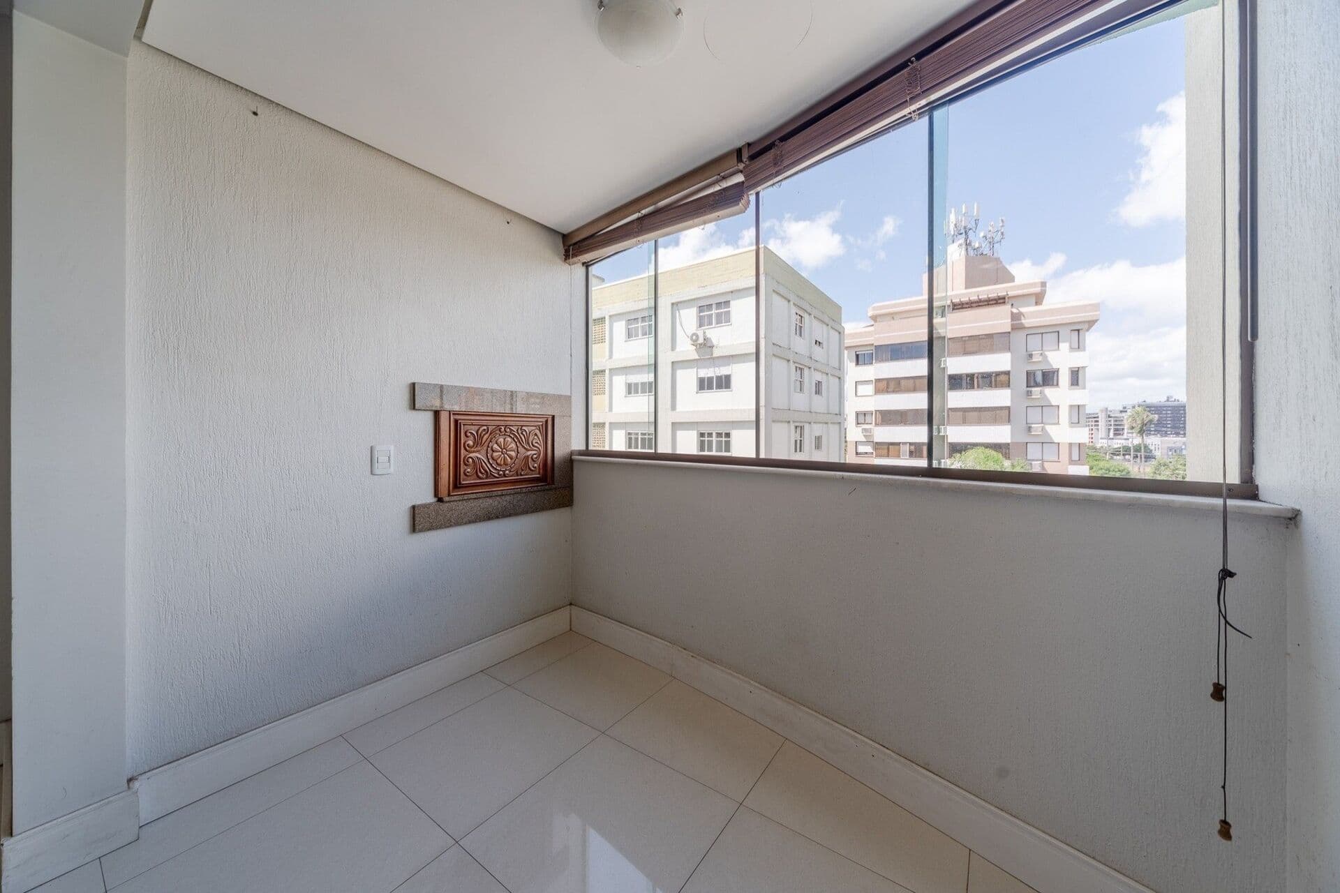 Apartamento em andar alto com 2 Dormitórios com Suíte, Churrasqueira e Vaga Escriturada