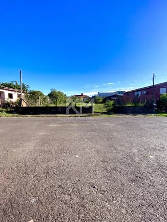 AMPLO TERRENO PRONTO PARA CONSTRUIR PRÓXIMO AO CENTRO