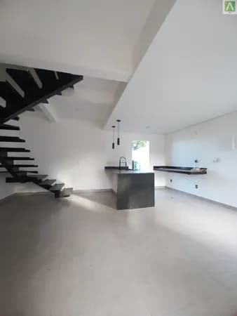 Casa NOVA duplex com 3 quartos, sendo 1 suíte; quintal, garagem 2 carros
