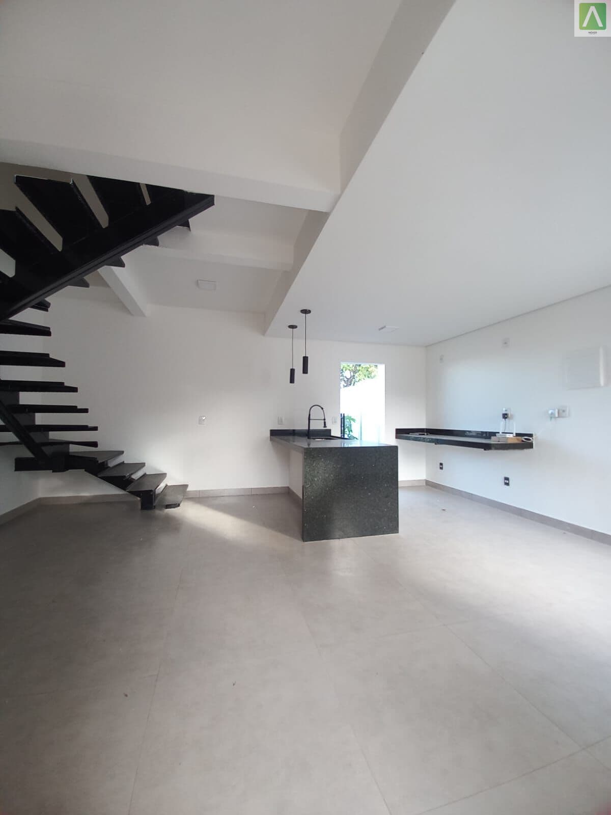 Casa NOVA duplex com 3 quartos, sendo 1 suíte; quintal, garagem 2 carros