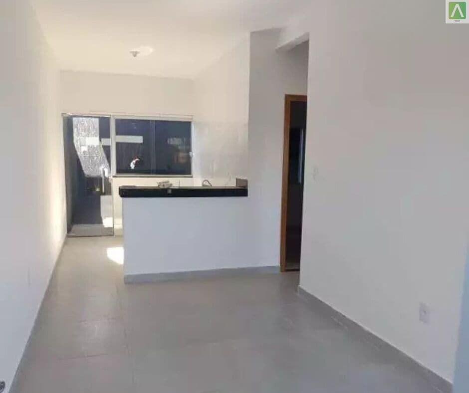 Casa de dois quartos e garagem no bairro Santa Felicidade - Sete Lagoas