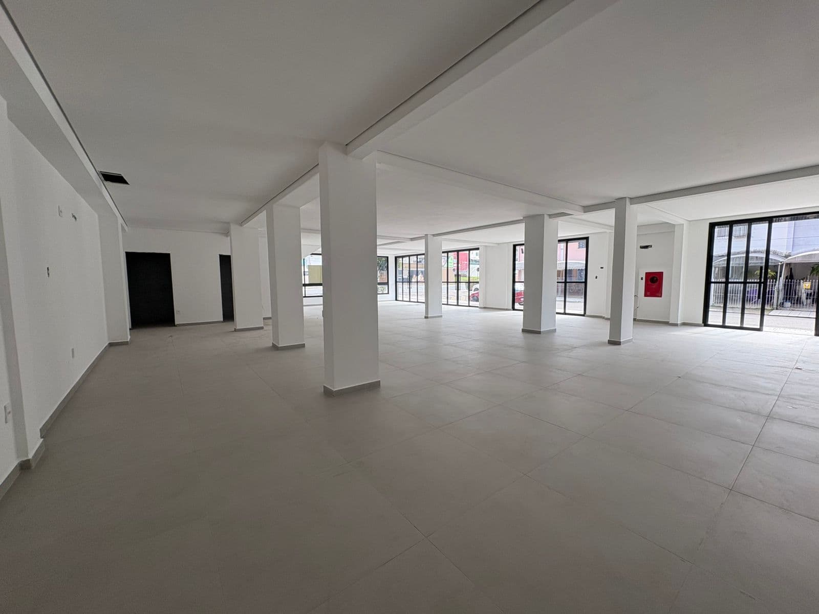 Sala Comercial Ampla com 220m² – Localização Estratégica