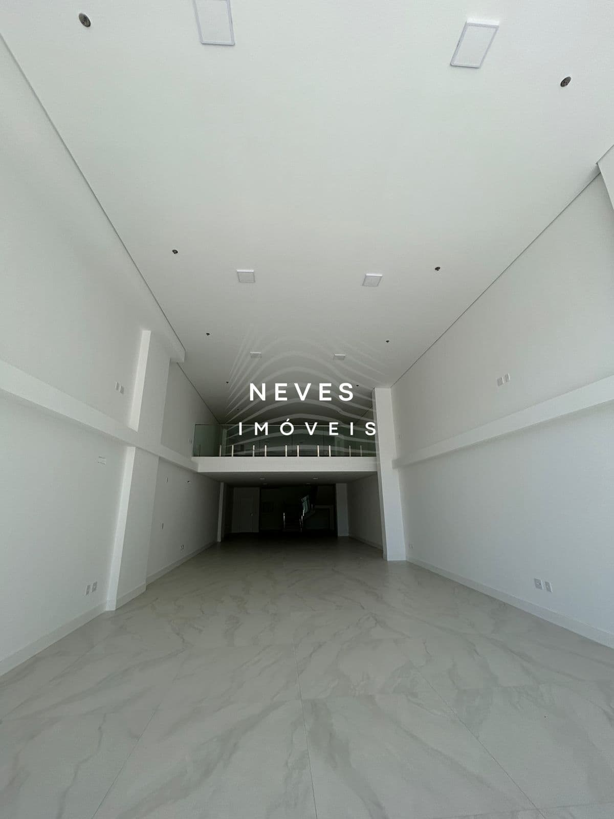 SALA TÉRREA NOVA FRENTE AVENIDA COM MEZANINO 276M2