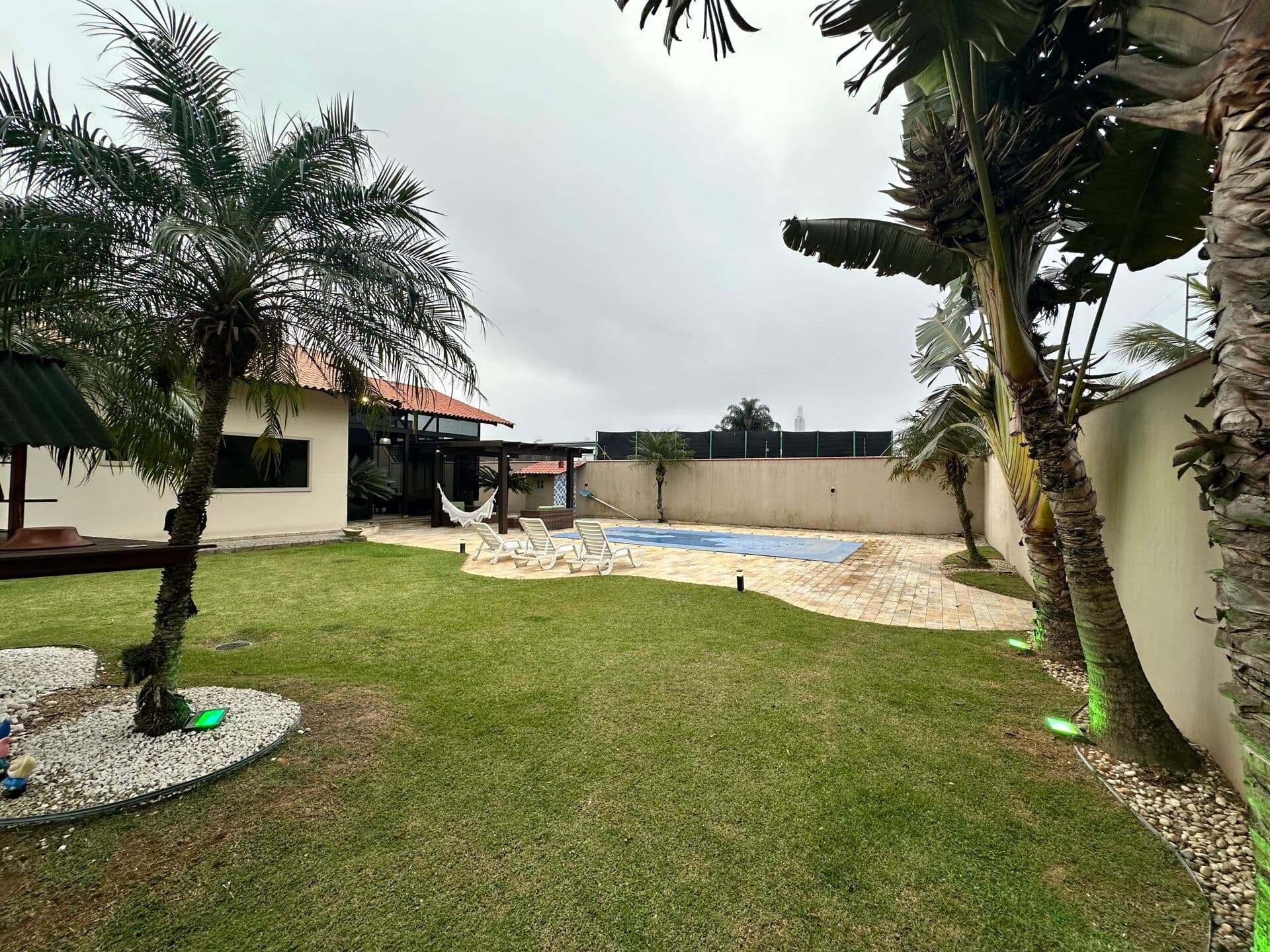 CASA COM TERRENO AMPLO PARA LOCAÇÃO ANUAL NO BAIRRO NOVA ESPERANÇA
