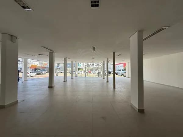 SALA COMERCIAL TÉRREA AMPLA COM 477M2