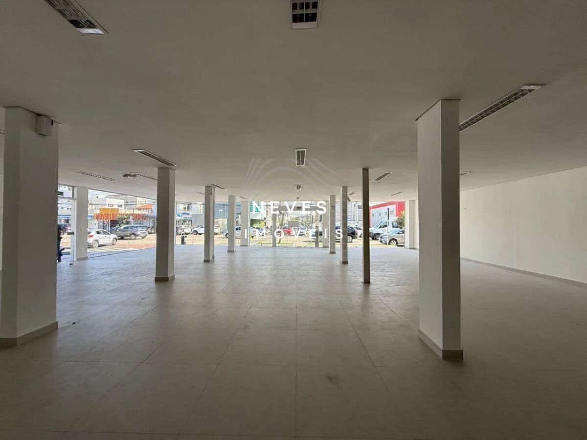 SALA COMERCIAL TÉRREA AMPLA COM 477M2