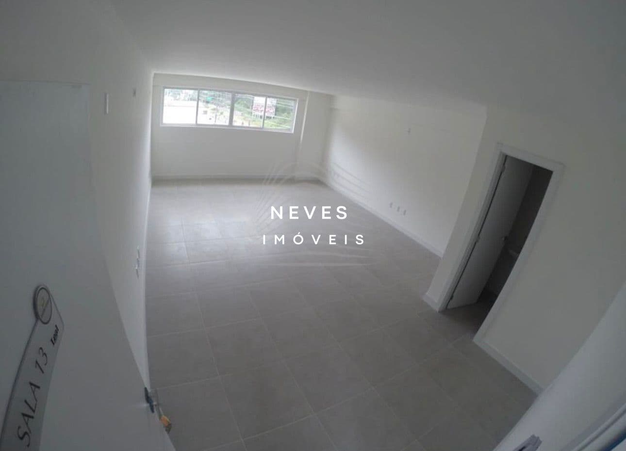 SALA COMERCIAL ÁEREA COM VAGA PRIVATIVA / 40M²