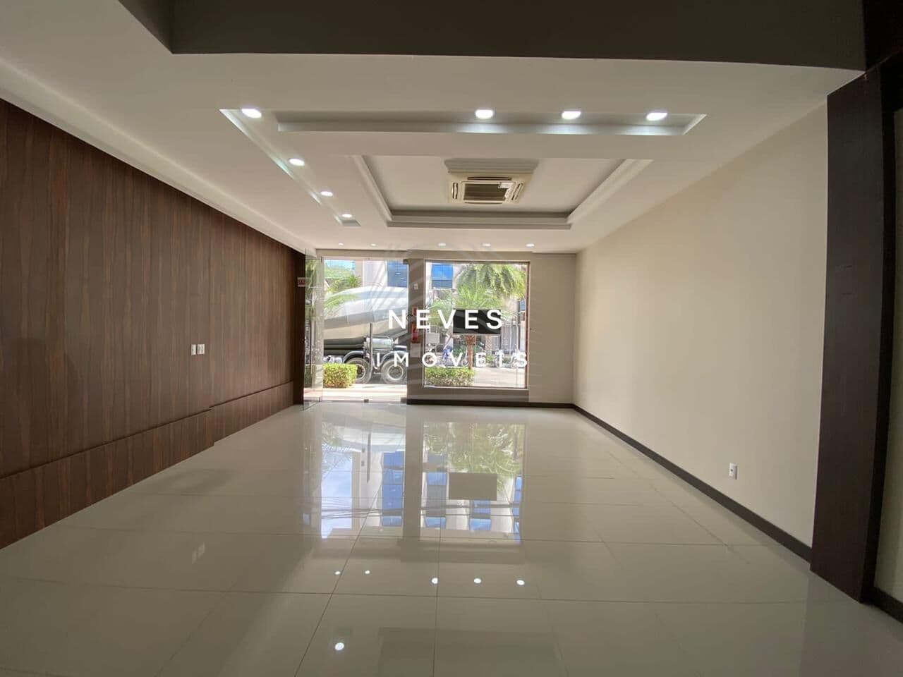 SALA COMERCIAL AMPLA COM 331M2 CENTRO DE BC
