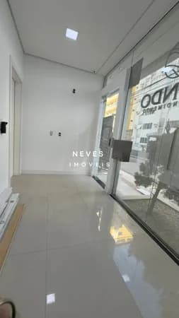 SALA COMERCIAL COM REPARTIÇÕES PIONEIROS