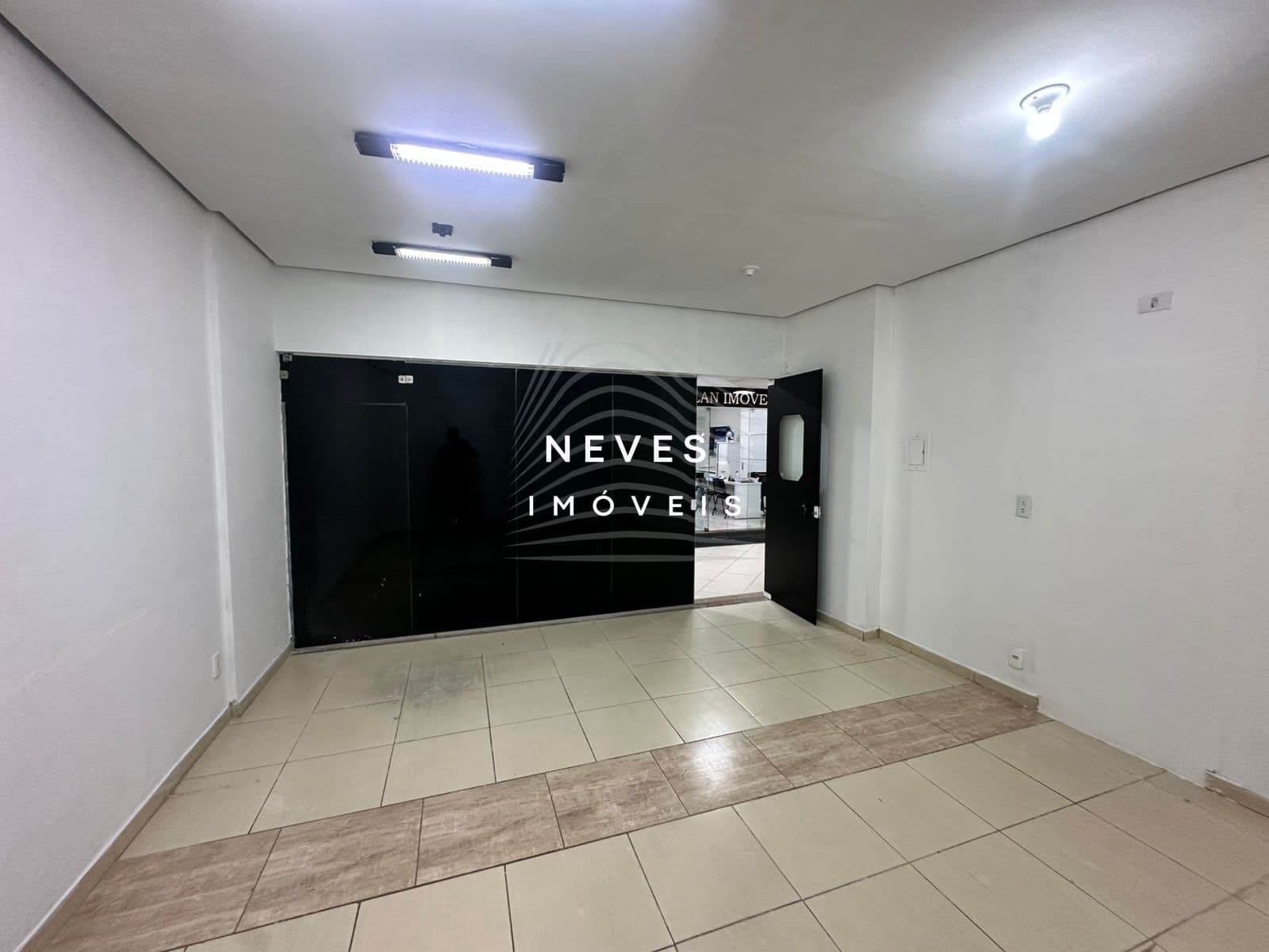 SALA TÉRREA QUADRA MAR COM 45M2 EM GALERIA NO CENTRO DE BC VENDA