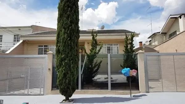 Casa Padrão para Venda em Novo Mundo Curitiba-PR