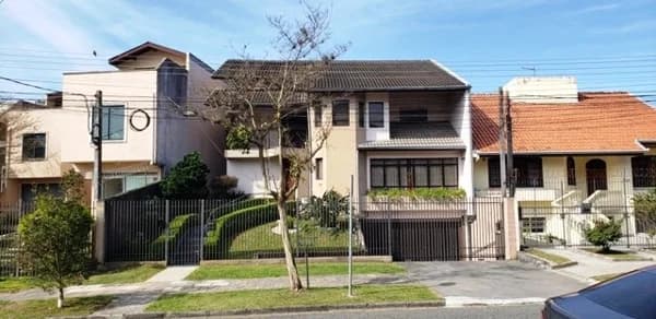 Casa Padrão para Venda em Água Verde Curitiba-PR